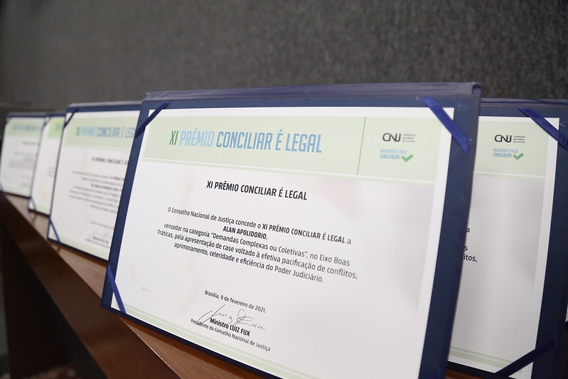 Placas dos vencedores do Prêmio Conciliar É Legal (Foto: Gil Ferreira/Agência CNJ)