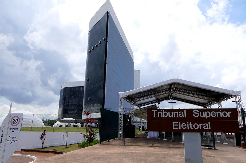 Presidente do TST e do CSJT participa de posse da nova direção do TSE