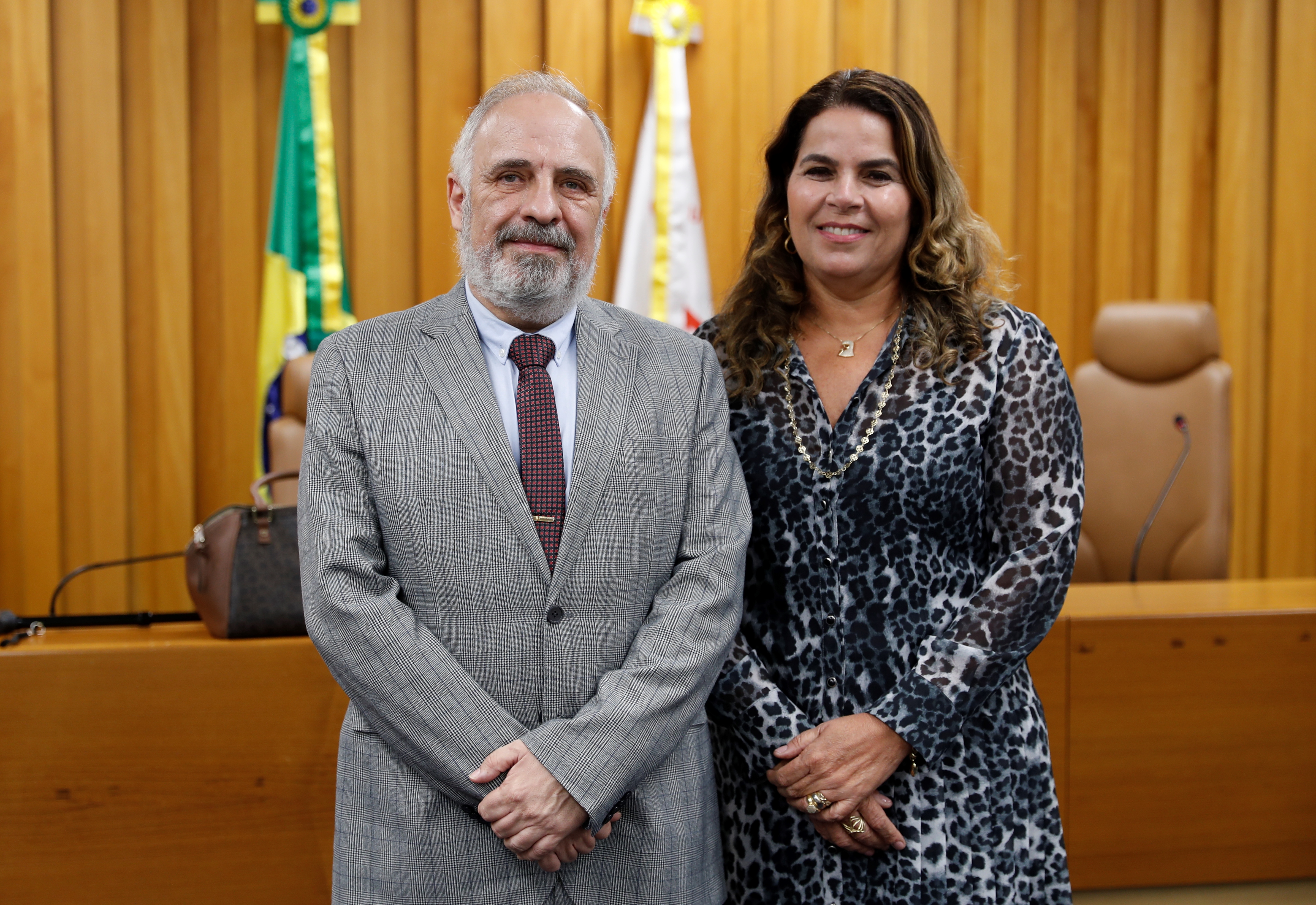 Desembargador José Ernesto Manzi (TRT-12) e desembargadora Débora Maria Lima Machado (TRT-5). (Foto: Felipe Sampaio)