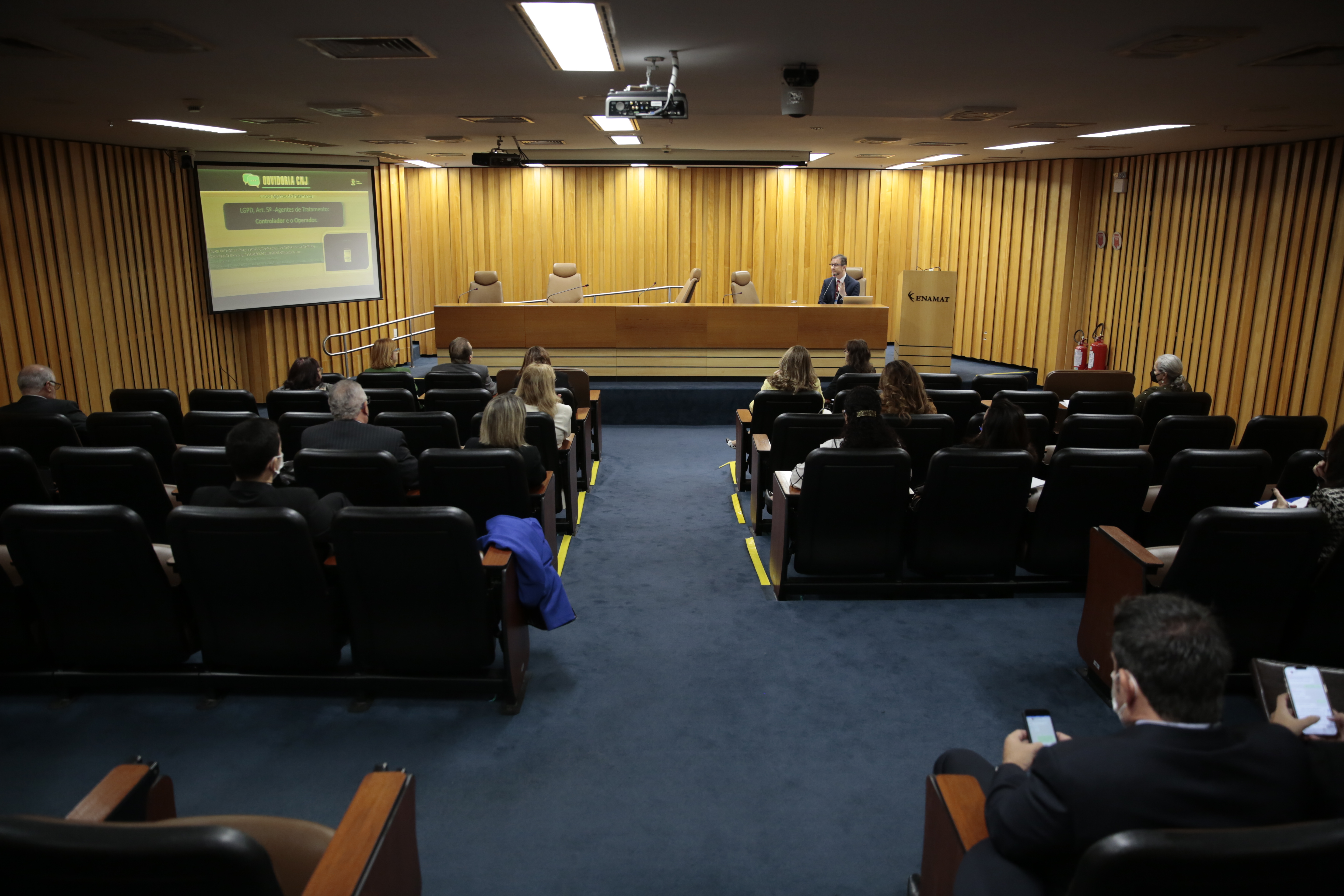 Coleouv discute proteção de dados e transição entre sistemas administrativo