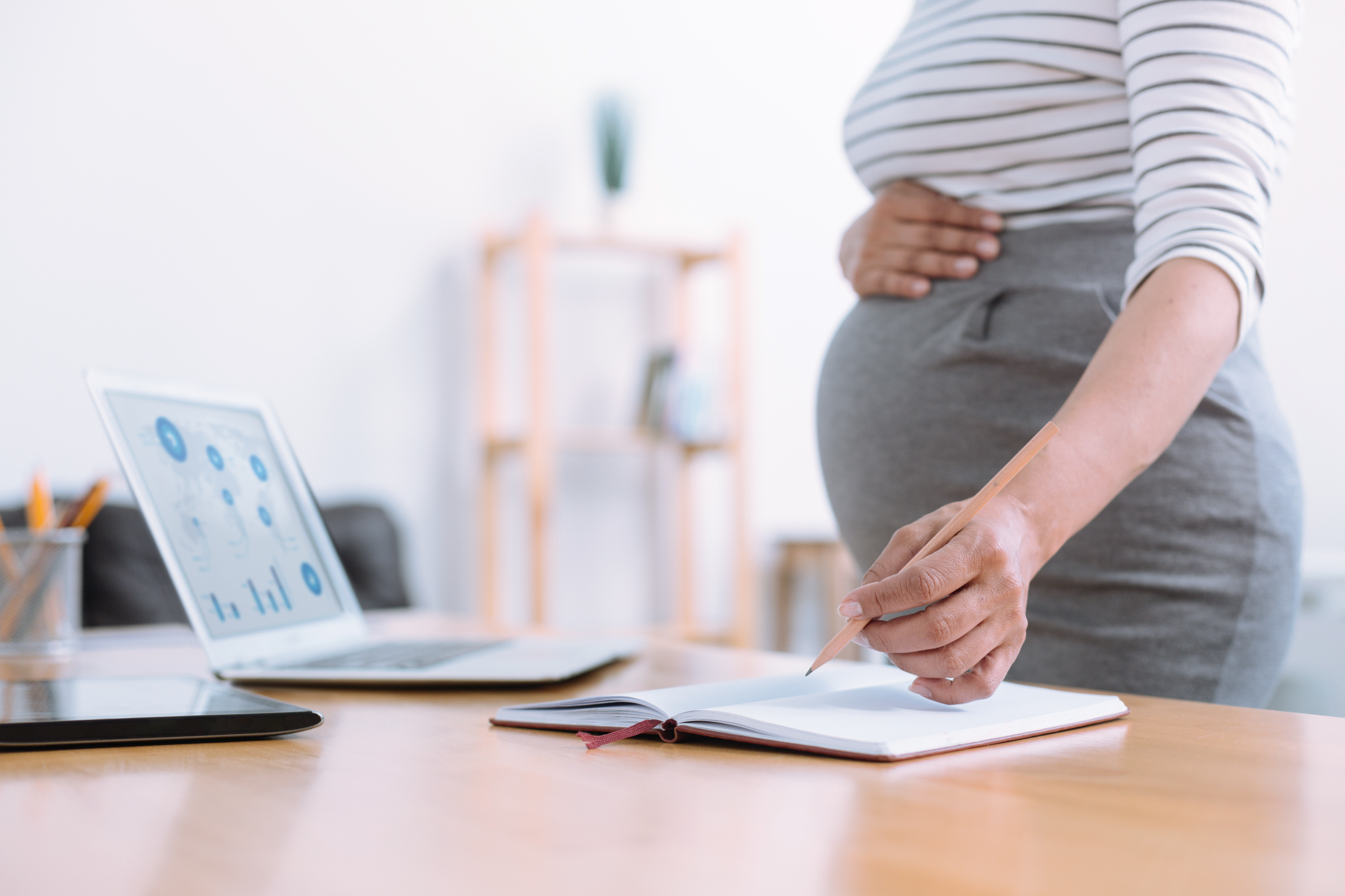 Trabalhadora que engravidou durante aviso-prévio e perdeu bebê após parto prematuro tem reconhecida estabilidade da gestante