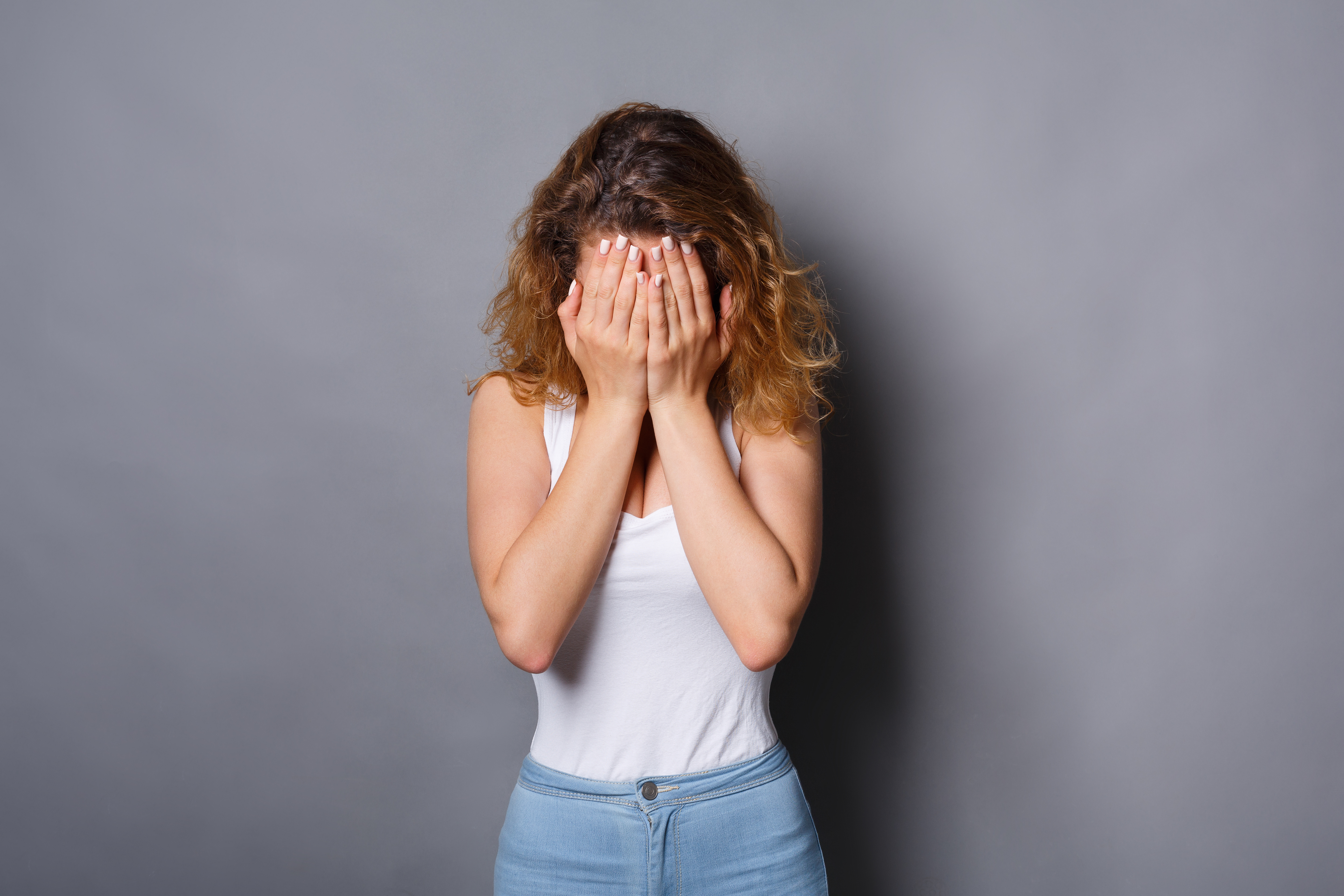 Empregada submetida a ócio forçado durante aviso-prévio será indenizada