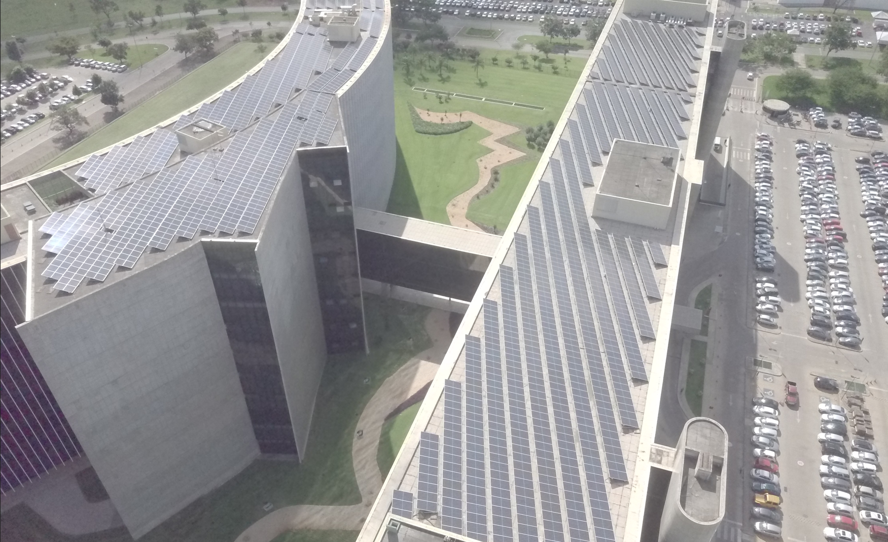 Placa fotovoltaicas no edifício-sede do TST e do CSJT.