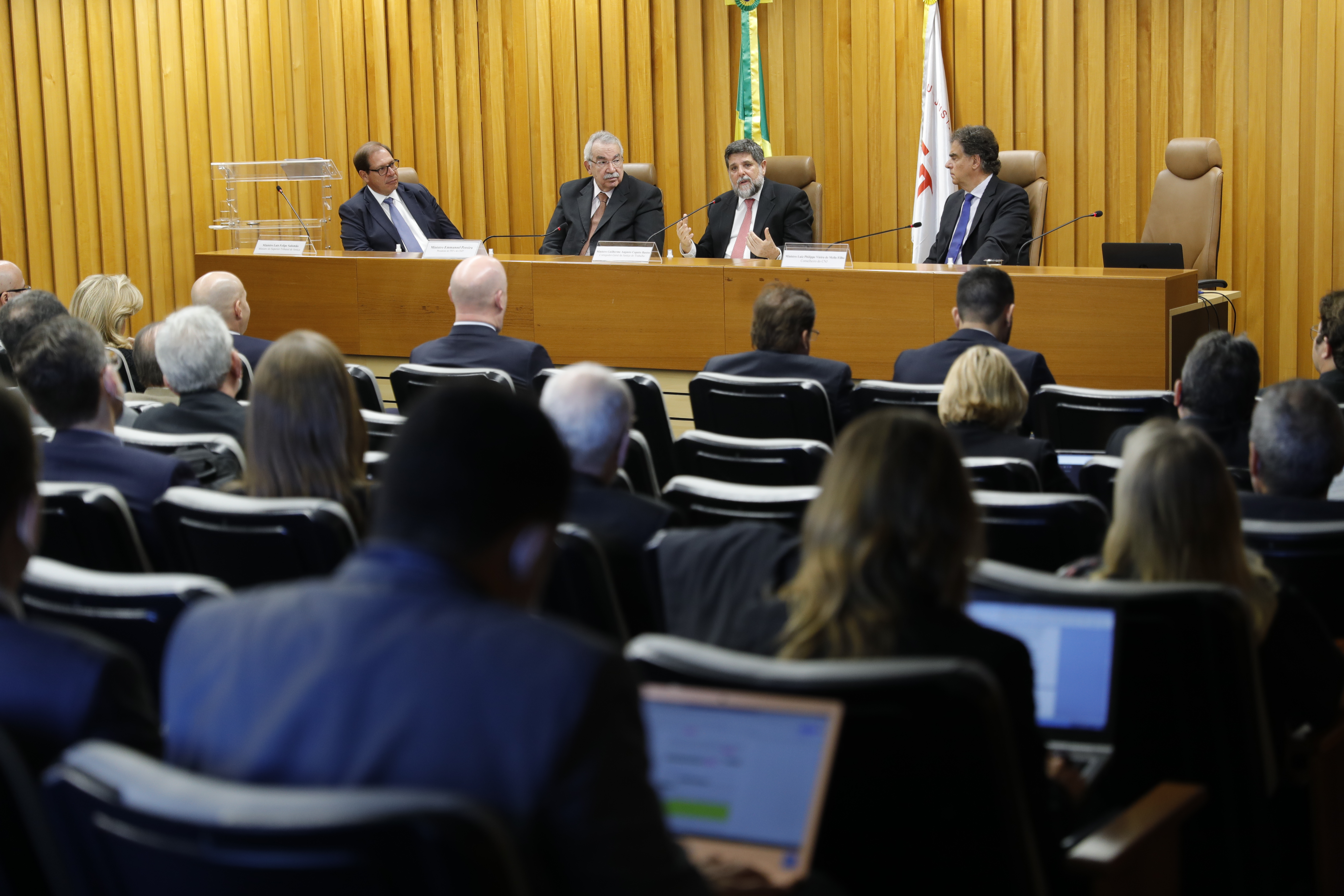Mesa de abertura: ministros Luis Felipe Salomão (STJ), Emmanoel Pereira (TST), Caputo Bastos (TST) e Vieira de Mello Filho (TST). (Foto: Felipe Sampaio - Secom/TST)