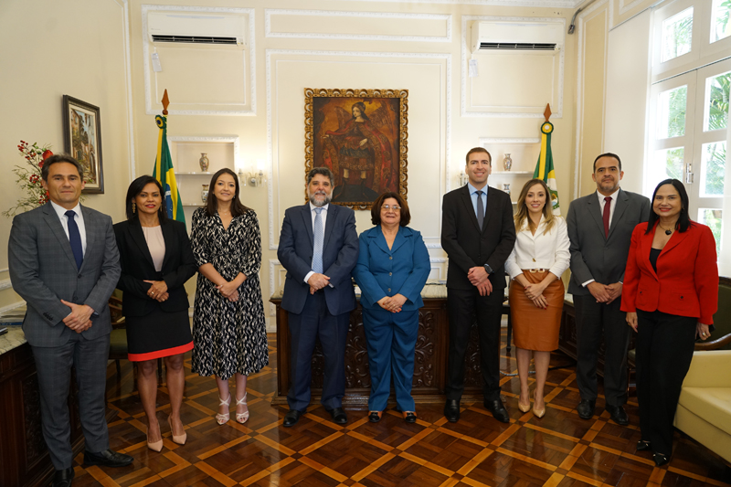 Ministro Caputo Bastos e equipe da corregedoria são recebidos pela administração do TRT-7 (CE). (Foto: TRT da 7ª Região)