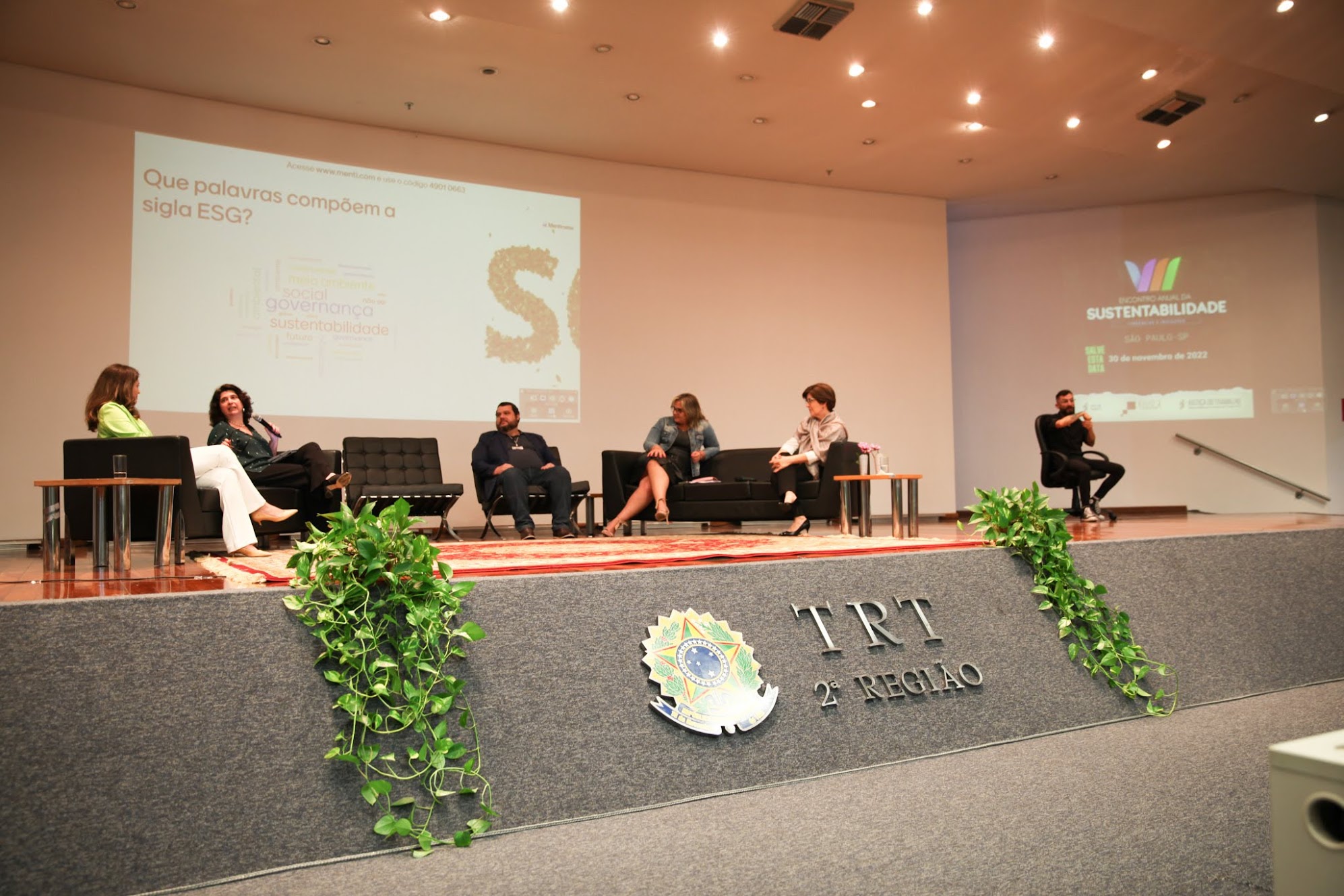 Participantes sentados no auditória do TRT-2 (Foto: TRT-2)