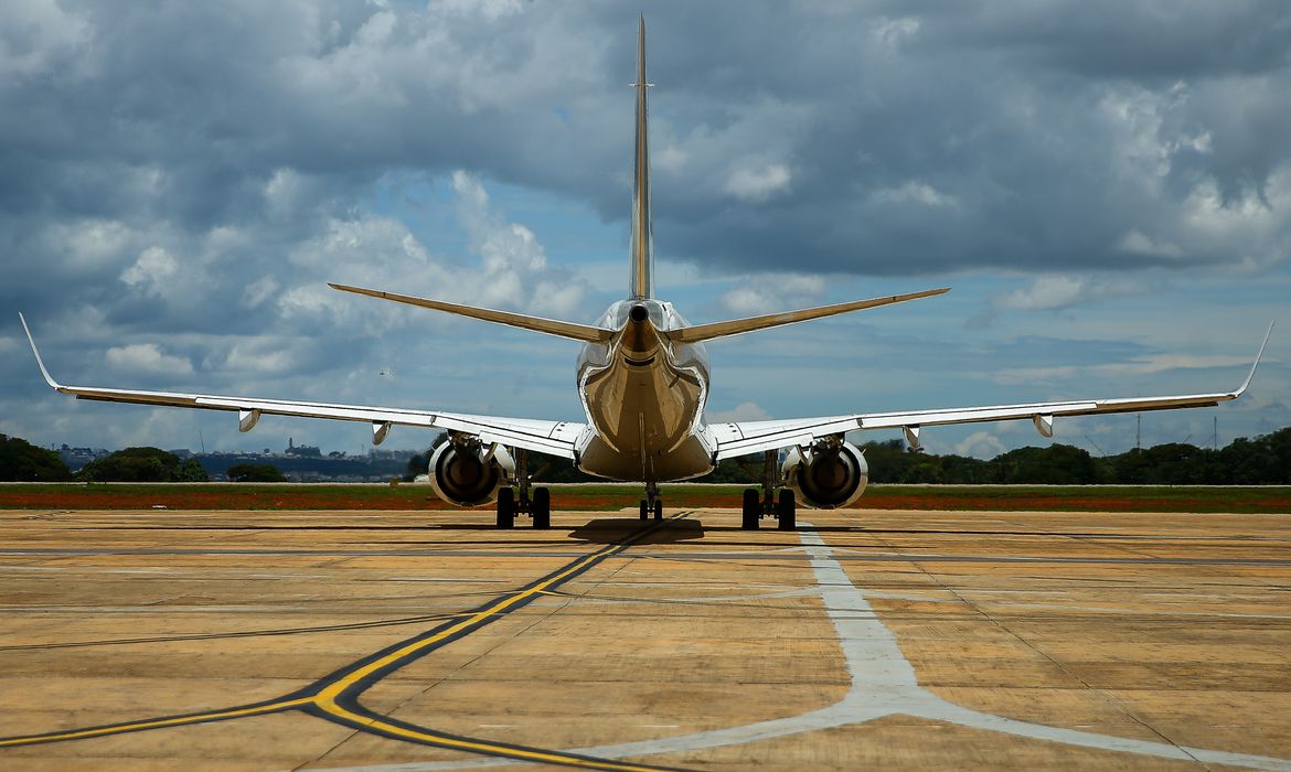 Avião em pista de aeroporto. Foto: Marcelo Camargo/Agência Brasil