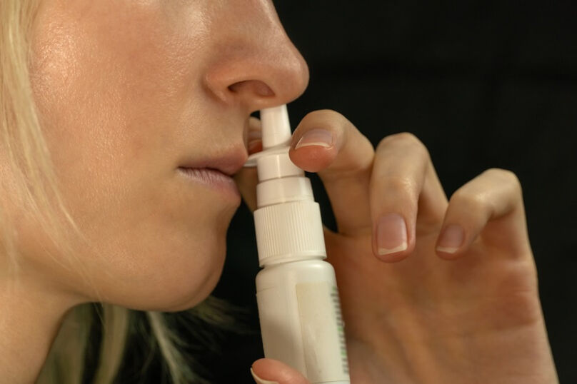 Empregada de limpeza que desenvolveu alergia respiratória sem nexo com sua atividade não deve ser indenizada, decide 1ª Turma do TRT-4