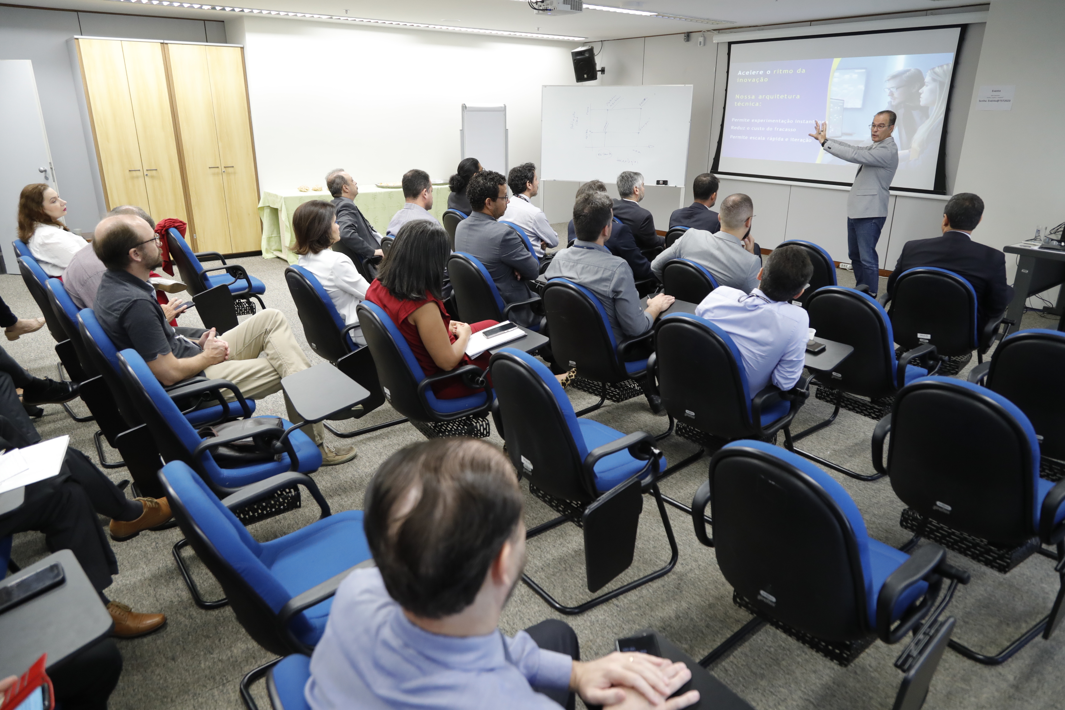 O especialista em inovação digital Ricardo Murer apresentou o modelo Trabalhando de trás para frente. (Foto: Fellipe Sampaio - Secom/TST)