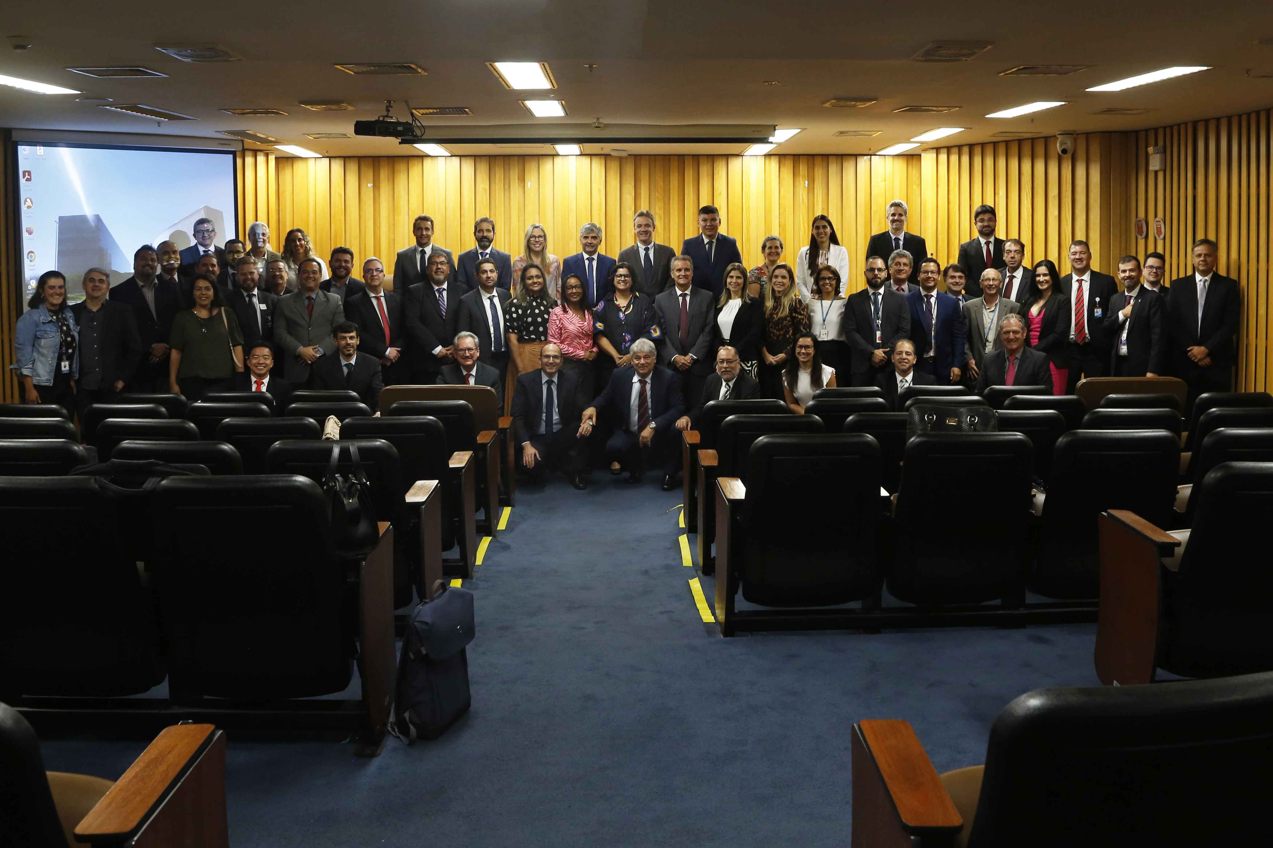 Gestoras e gestores do PJe da Justiça do Trabalho posados para fotos ao final do evento. (Foto: Bárbara Cabral - Secom/TST)