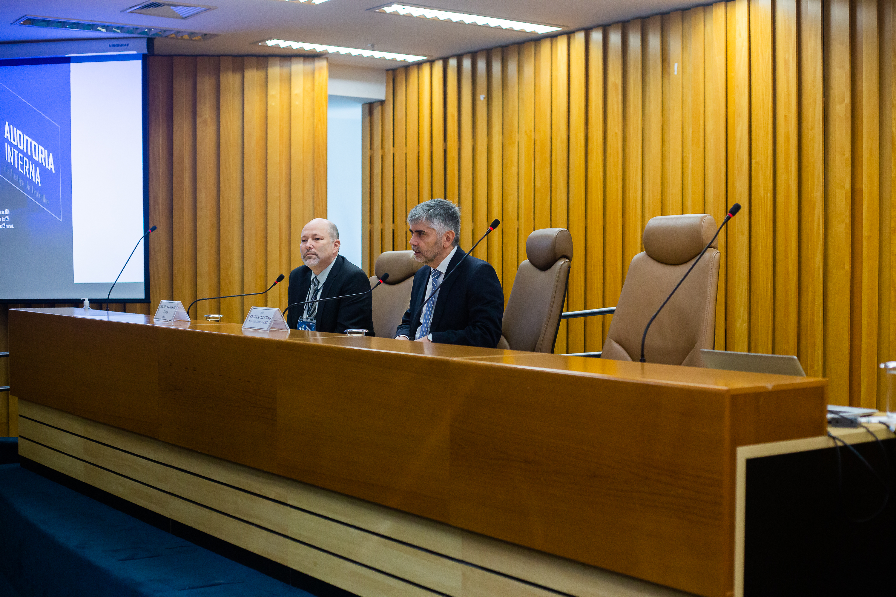 O secretário de Auditoria do CSJT, Rilson Ramos de Lima (esquerda), e o o secretário-geral do CSJT, juiz Bráulio Gusmão, conduziram a abertura do evento.
