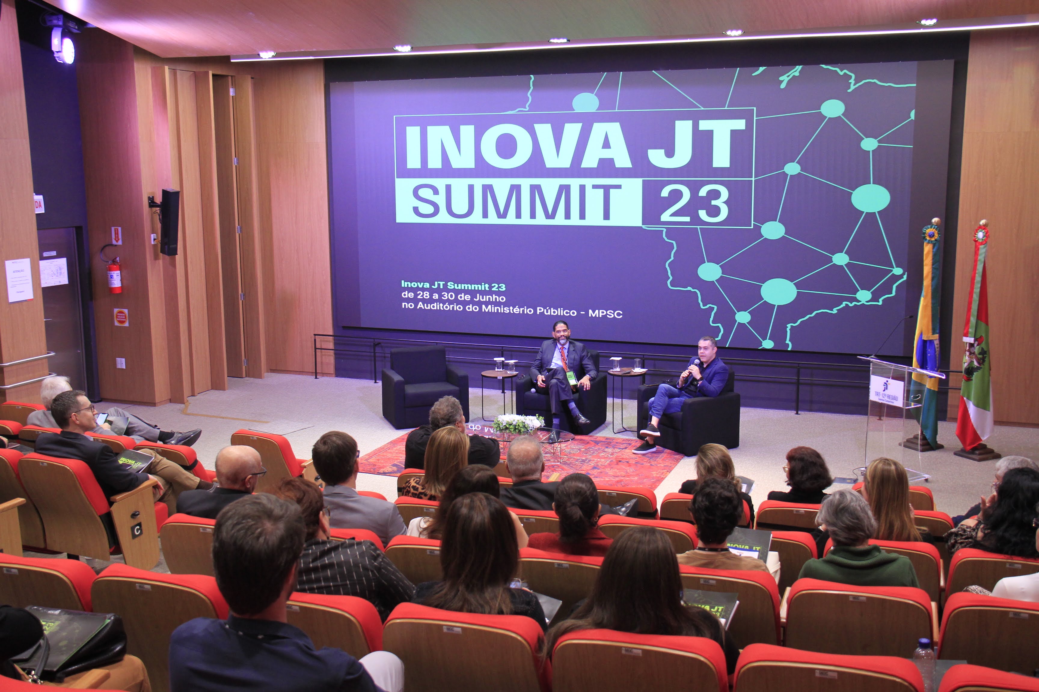 O Inova JT Summit 23, uma iniciativa do TRT-12 (SC), está sendo realizado em Florianópolis.  (Foto: TRT-12 - Descrição da imagem no final da matéria)