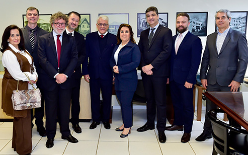 Na imagem, magistrados presentes à cerimônia de inauguração