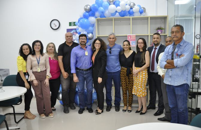 Na imagem, membros presentes nos acordos