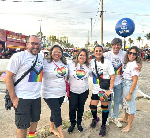 Na imagem, servidores do TRT-20 na parada LGBTQIAPN+