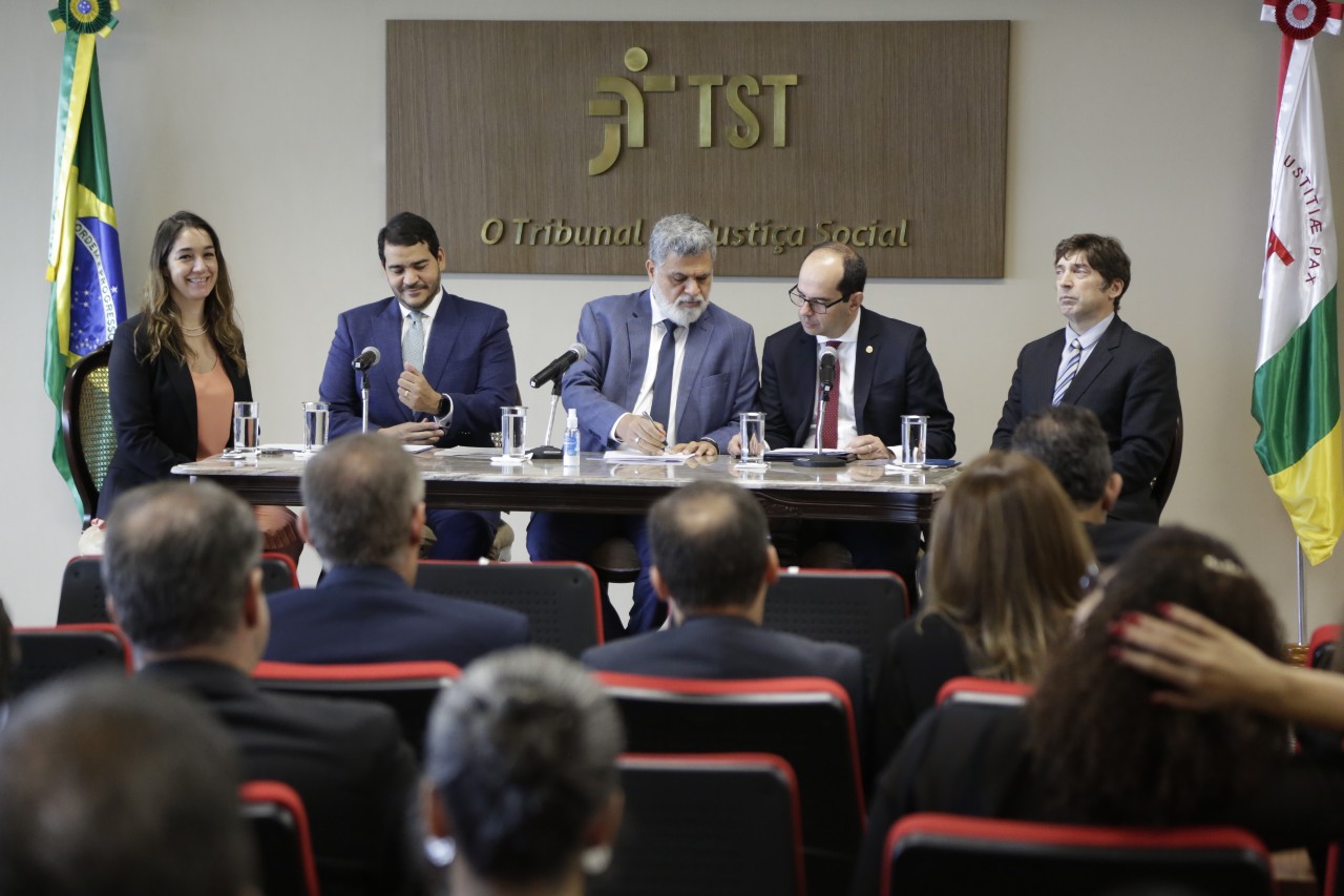 Assinatura de parcerias com a AGU e a USP. (Foto: Fellipe Sampaio - Secom/TST)