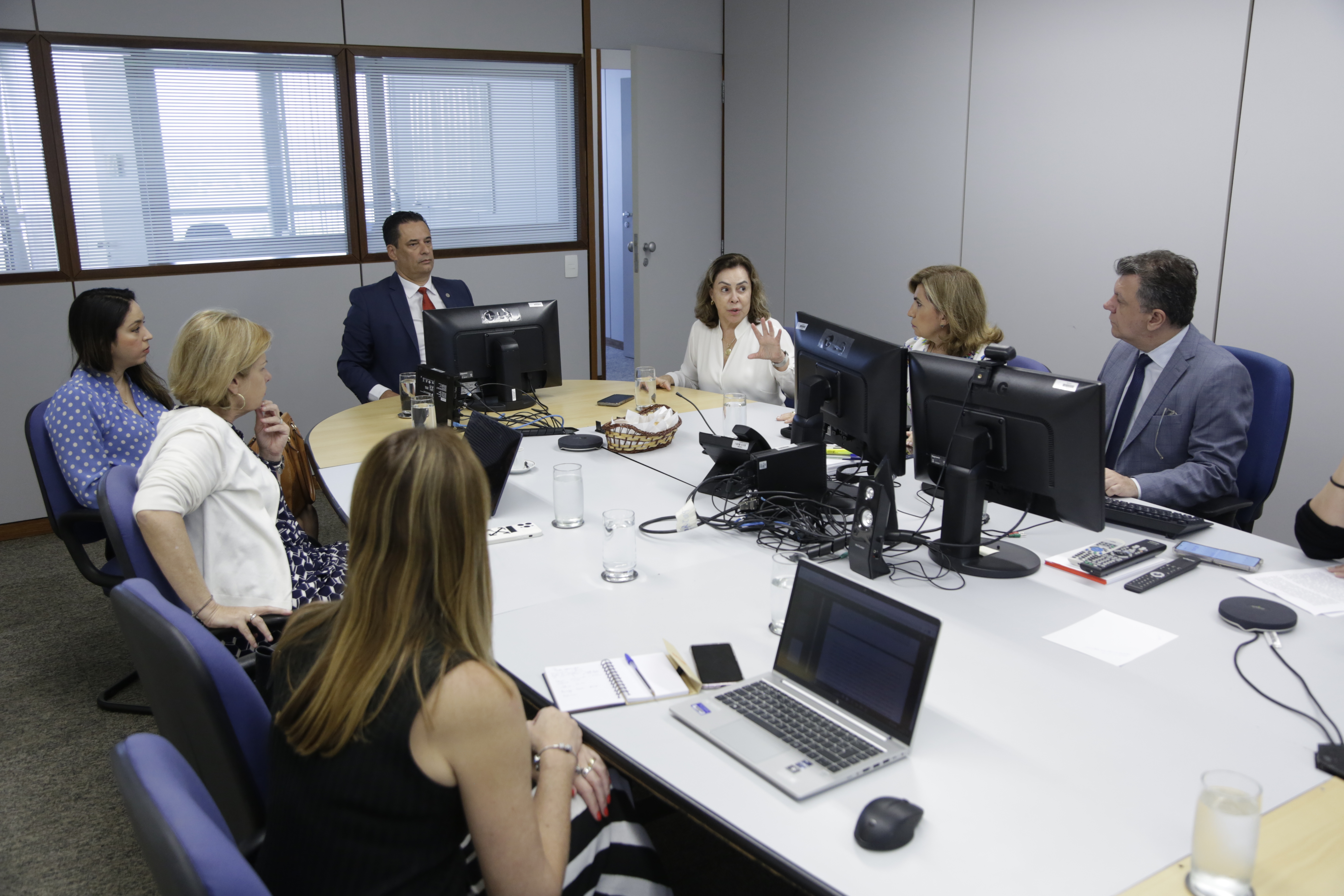 O grupo técnico esteve reunido com a ministra no gabinete da Corregedoria-Geral da Justiça do Trabalho. (Foto: Fellipe Sampaio - Secom/TST)