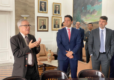 Na imagem, desembargador Cesar Marques discursando