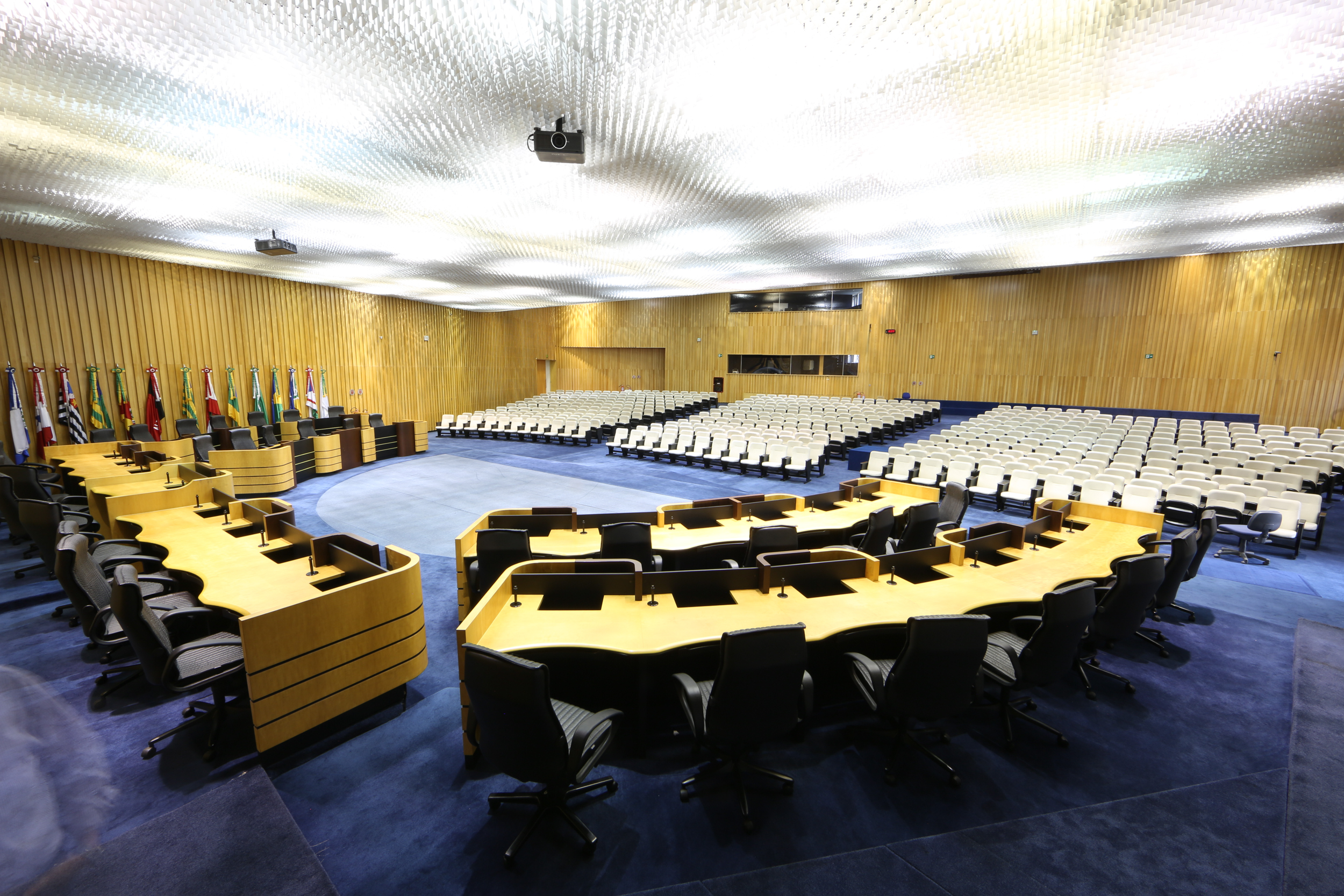 Plenário de sessões vazio