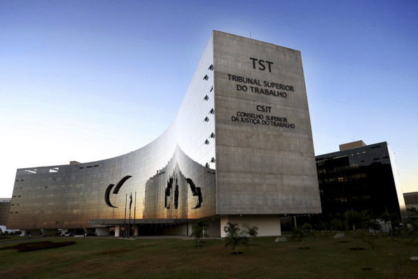 Fachada do edifício-sede do TST e do CSJT