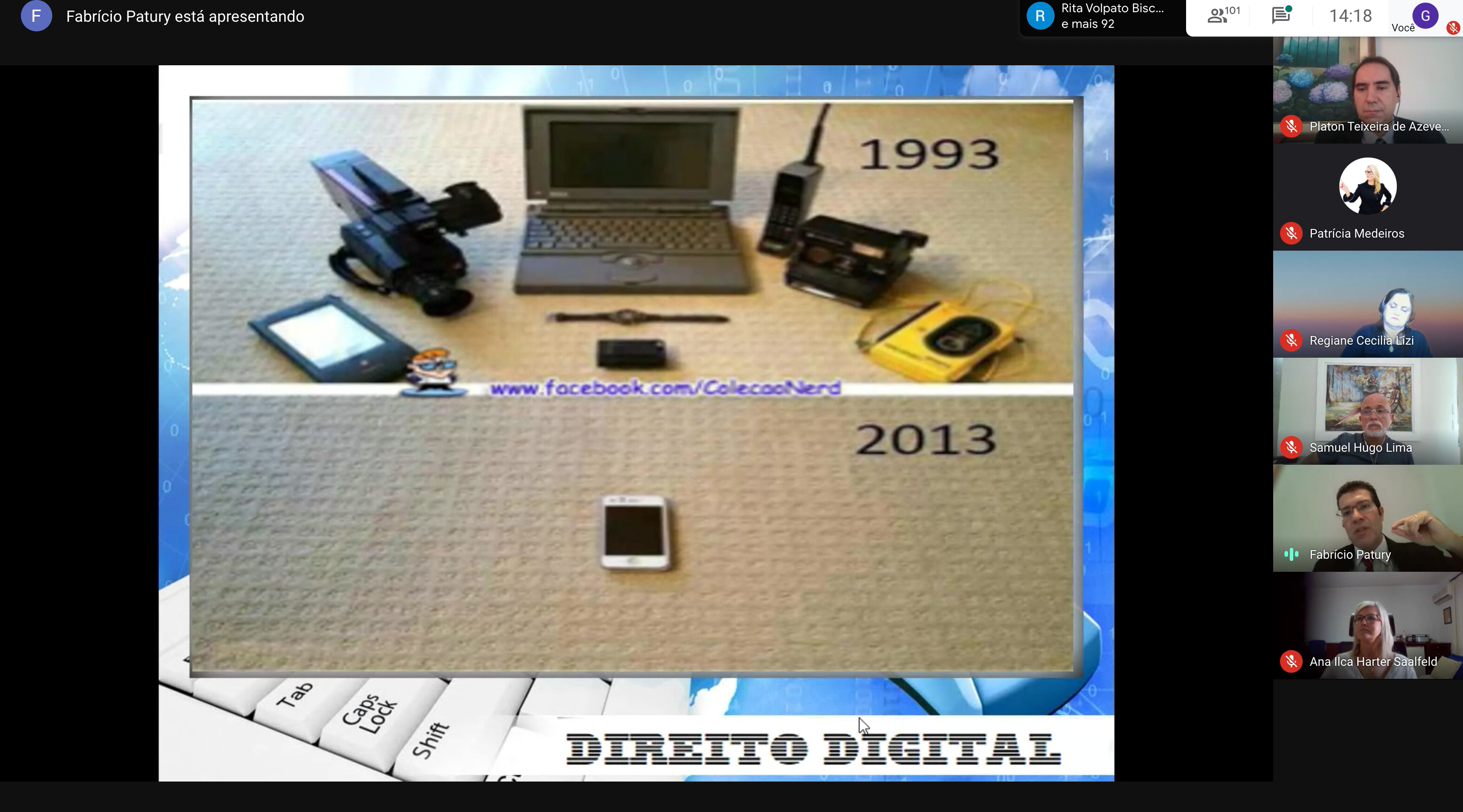 Print da tela de apresentação com alusão da mudança tecnológica. Em 1993 diversos aparelhos, como filmadora, relógio, walkman e  computador. Em 2013, um smartphone.