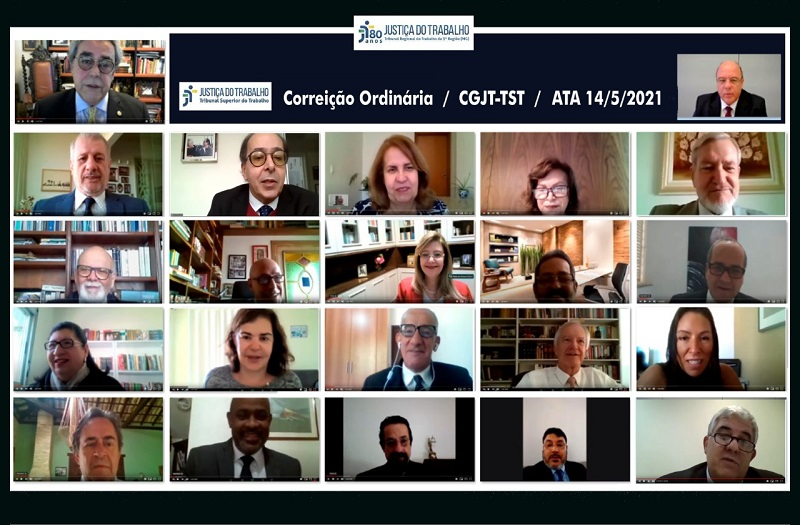 Mosaico da tela dos participantes da sessão de encerramento,