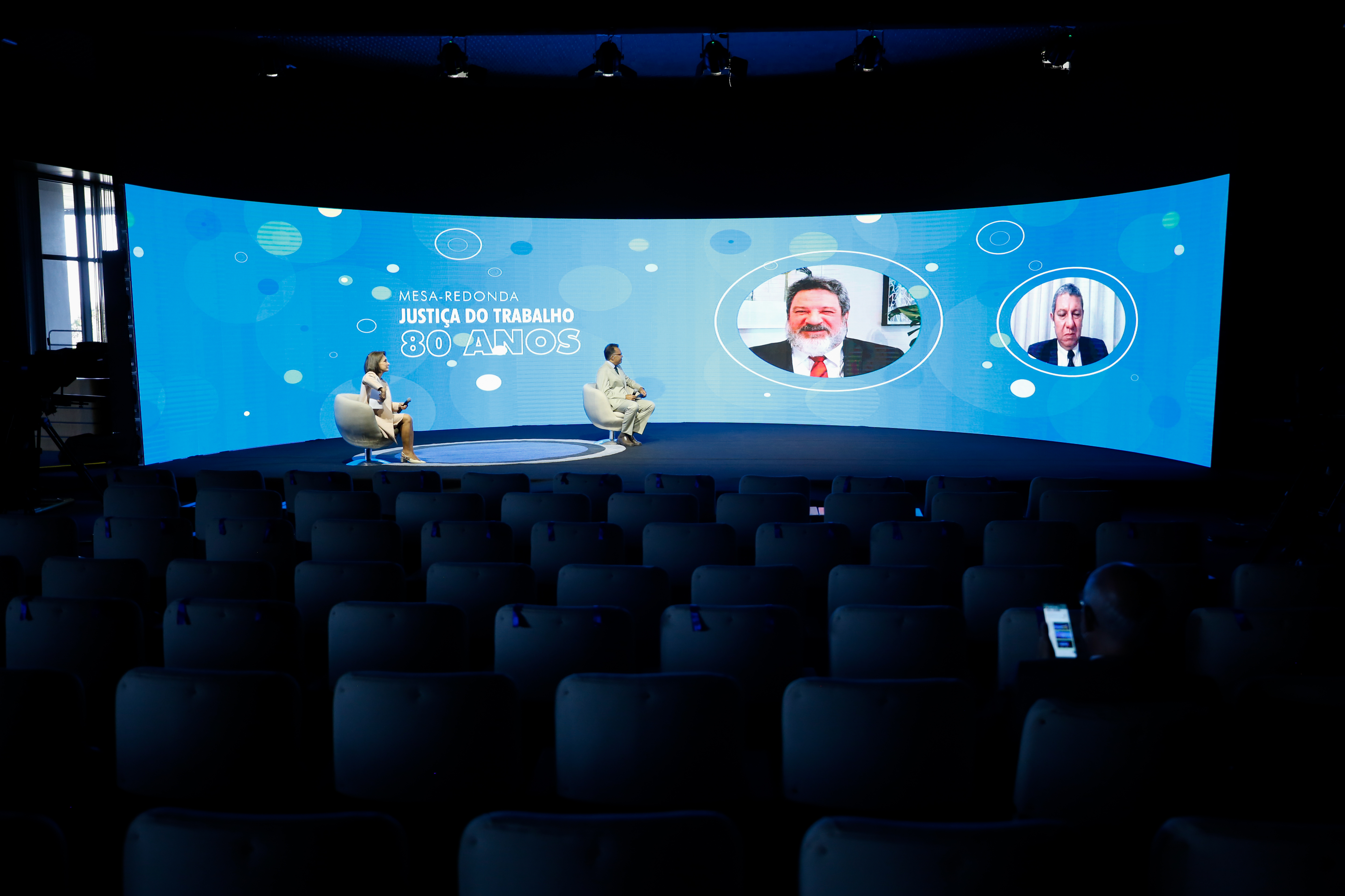 Mesa-redonda debate melhorias e avanços nos 80 anos da Justiça do Trabalho 