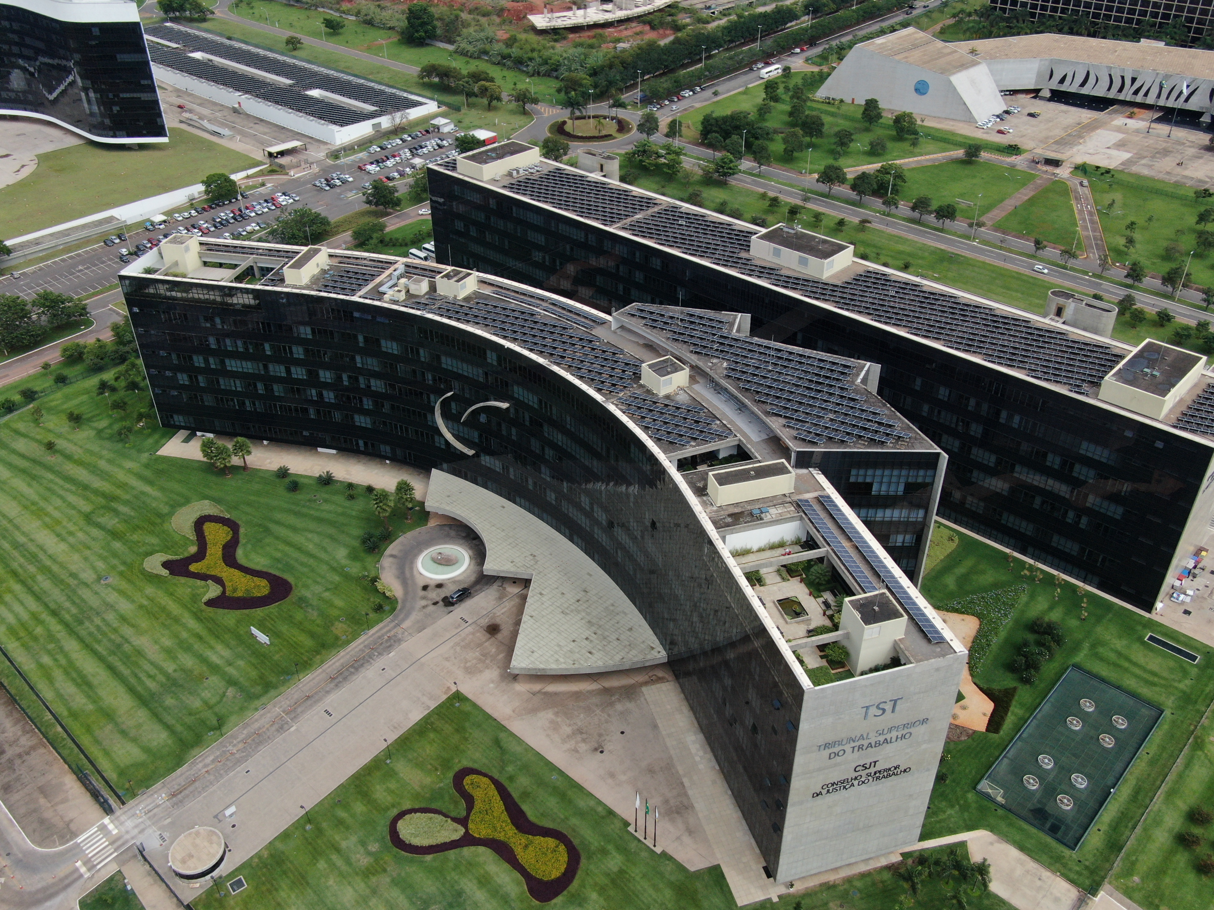 Vista aérea do edifício-sede do TST e do CSJT