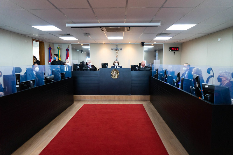 Sessão plenária do TRT-19 com desembargadores e o corregedor-geral da Justiça do Trabalho (foto: TRT-19)