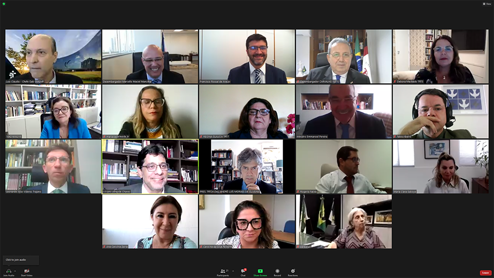 Print da tela da reunião virtual entre o ministro Emmanoel Pereira e os (as) presidentes dos TRTs.