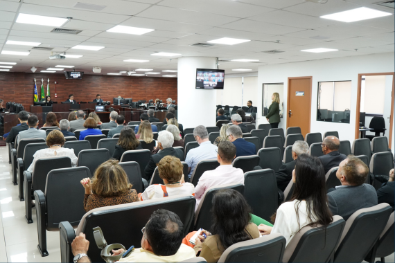 Foto do plenário do TRT-22 durante a sessão de leitura da ata de correição.