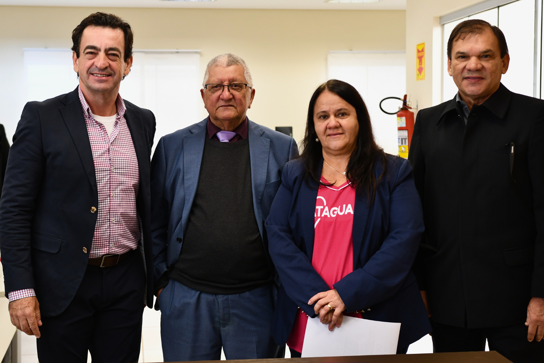 Juiz Antonio Arraes, des. Francisco, prefeita de Bataguassu e des. João de Deus.