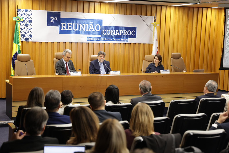 Foto da mesa de abertura