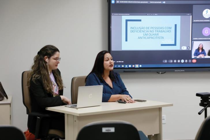Juíza do trabalho e servidora do TRT-8 realizam palestra voltada para o TRT-8 na Cejusc Belém
