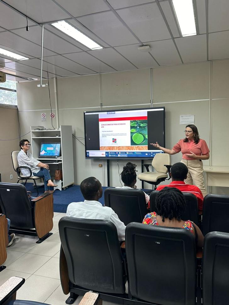 Fotografia do curso de capacitação para refugiados e migrantes no TRT-8