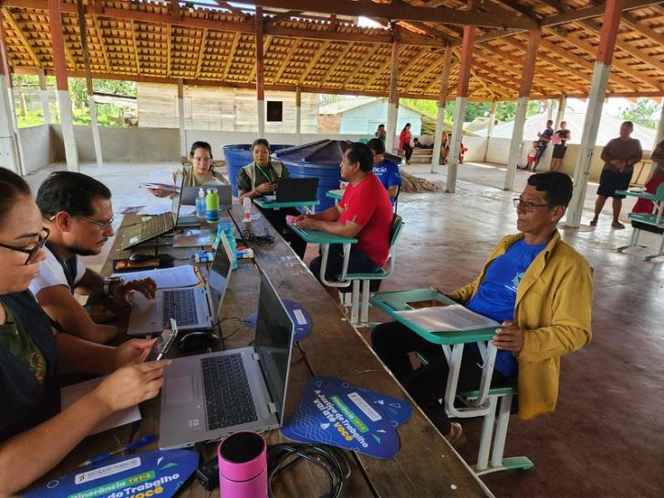 Fotografia colorida dos atendimentos em Oiapoque.