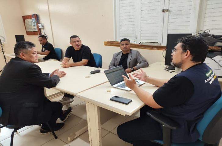 Fotografia de uma audiência trabalhista em Afuá.