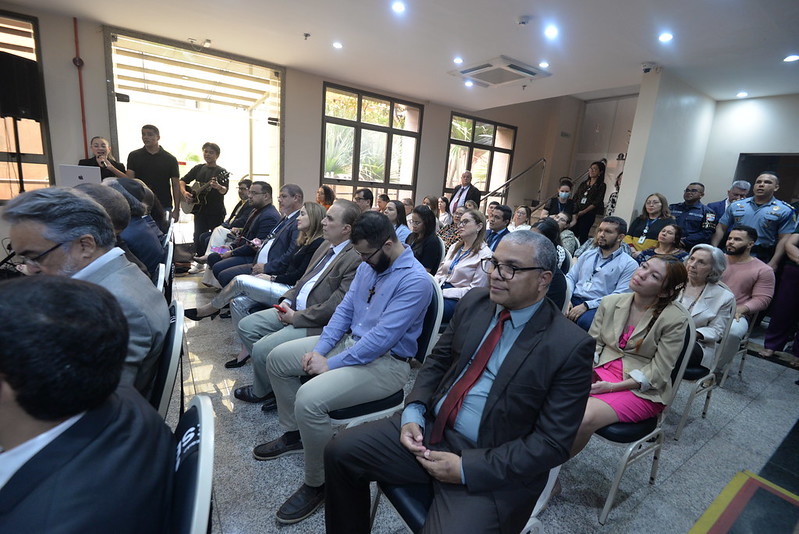 Magistrados, servidores, terceirizados, estagiários e menores aprendizes reunidos no espaço ecuménico do TRT 11