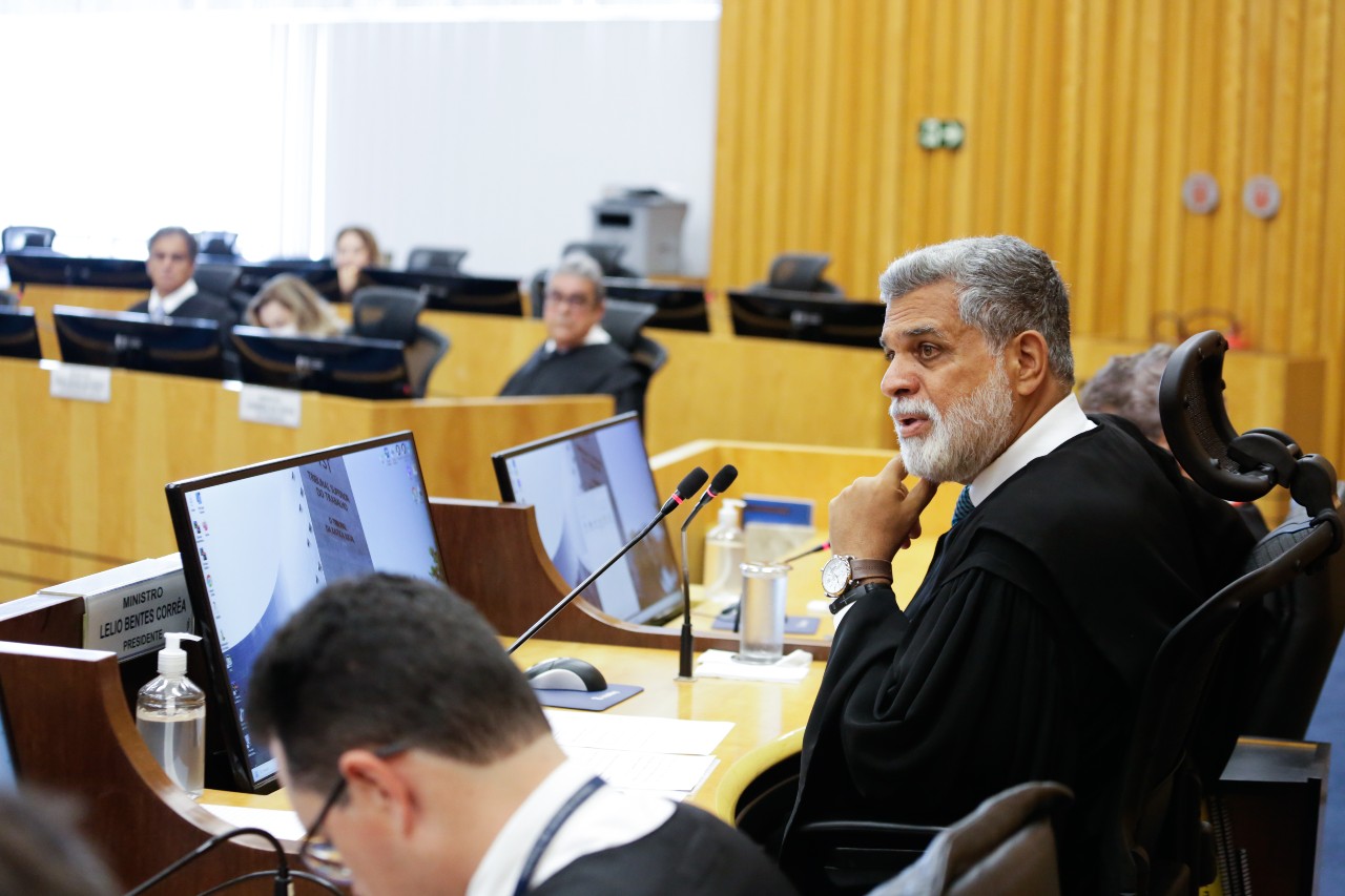 Ministro Lelio Bentes em sessão do TST.