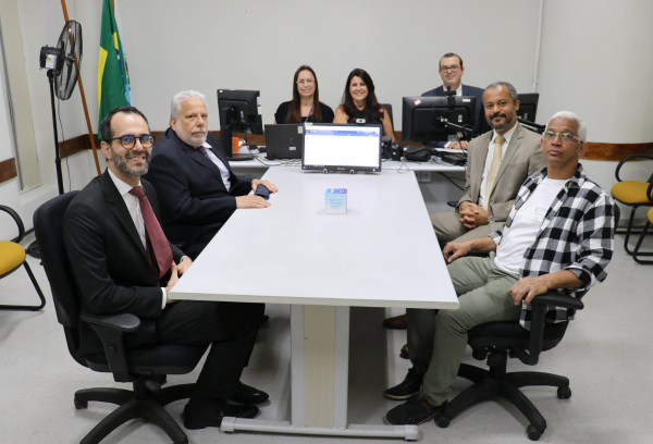 Representantes da PGE do Rio de Janeiro e do TRT-RJ
