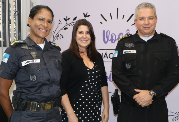 Fotografia com a ouvidora da mulher do TRT-1, secretário da PM e ouvidora geral da PM para representar Ouvidoria da Mulher do TRT-1 (RJ)
