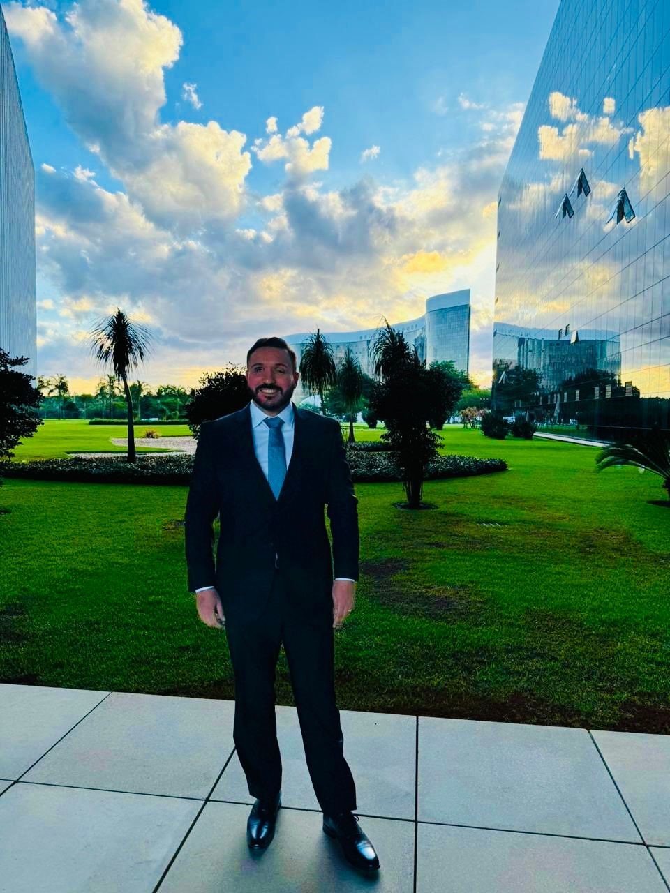 Marcio Aparecido no jardim do TST