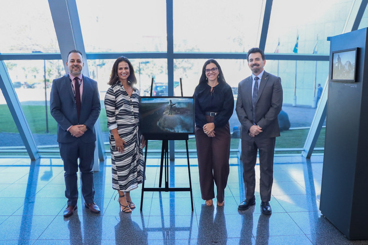 Da esquerda para a direita:  juiz Jedson Marcos dos Santos Miranda e juíza Germana de Morelo, ambos gestores do PTS; desembargadora Daniele Corrêa Santa Catarina, gestora do PETE; e juiz auxiliar da Presidência, Fábio Eduardo Bonisson Paixão. 