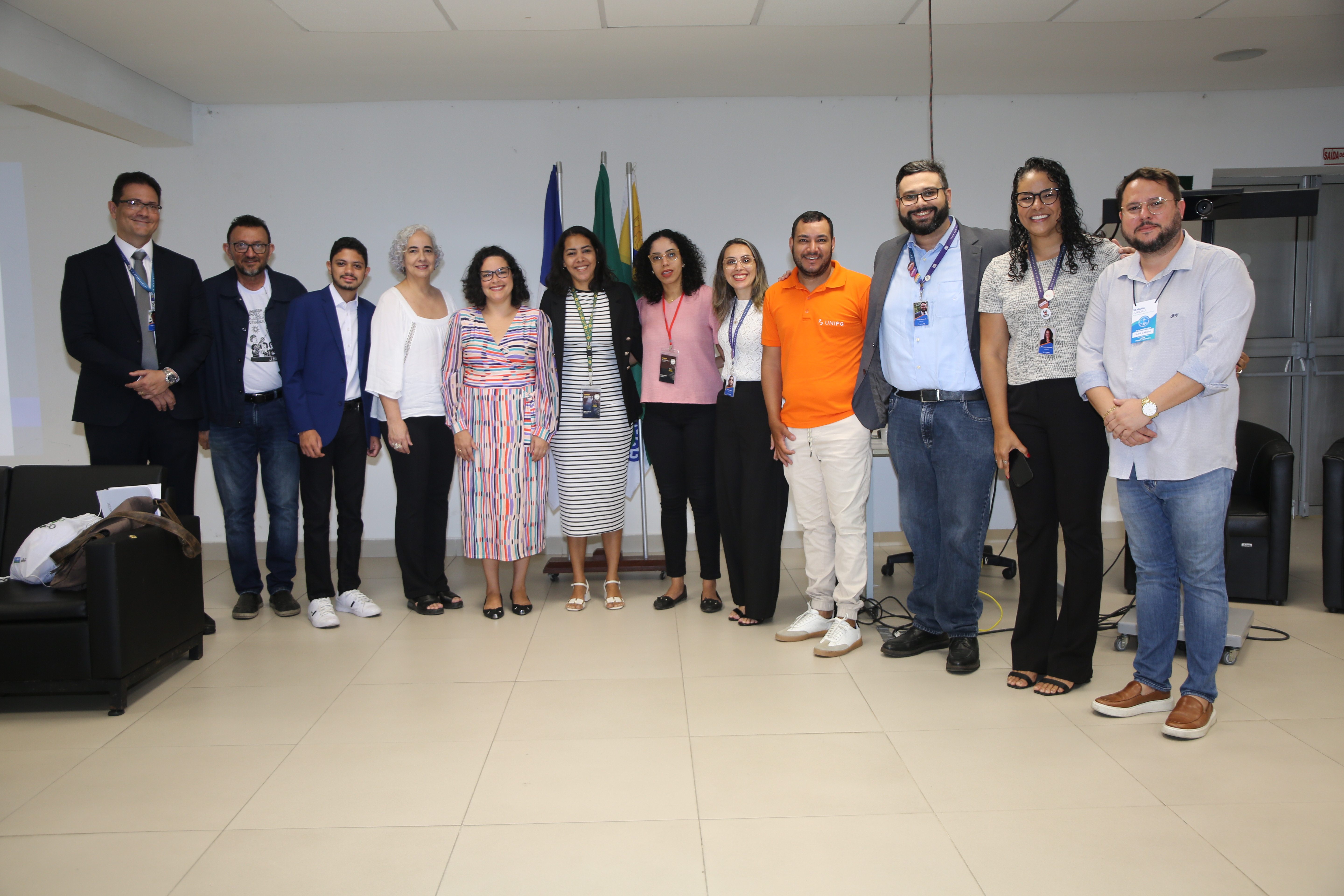 Estudantes de Direito da UNIFG e representantes do TRT-6 na fotografia