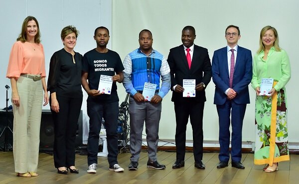 Cartilha dos direitos e deveres do trabalhador e fotografia dos participantes no TRT-9 (PR)