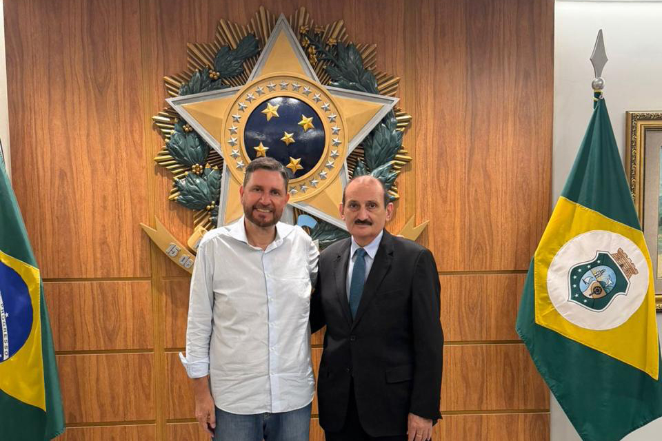 Deputado Romeu Aldigueri (presidente da Alece) e o desembargador Francisco José Gomes da Silva (vice-presidente do TRT-7).