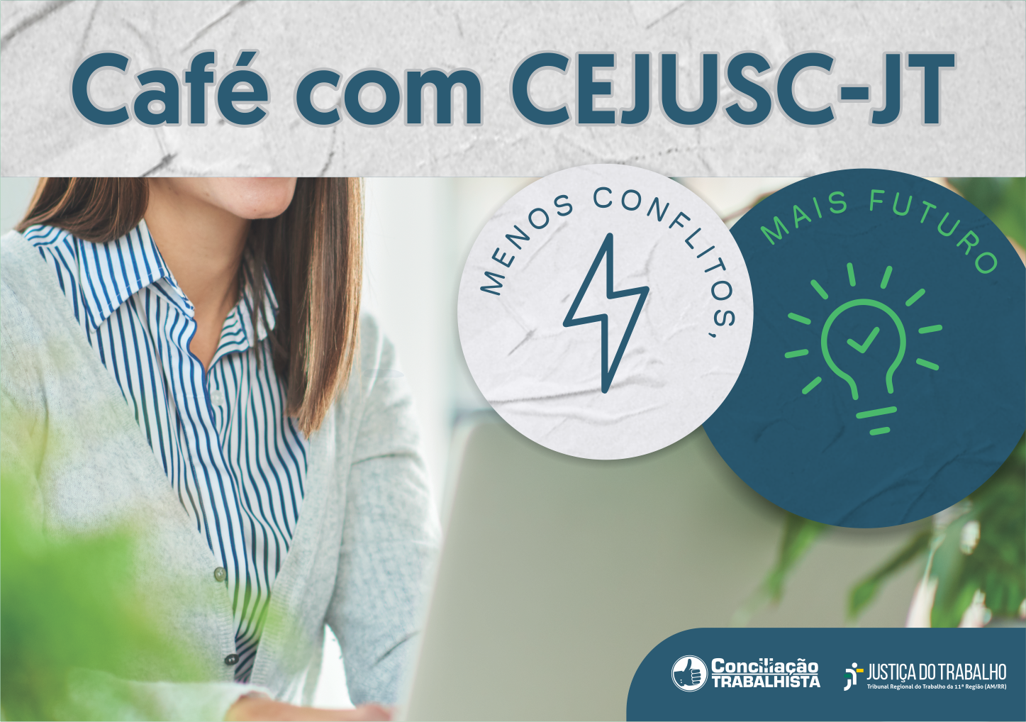 Imagem de uma mulher com roupa social, ao lado dois círculos, um na cor branca e a legenda ''Menos conflitos'' com desenho de um raio e outro na cor azul e a legenda ''Mais futuro'' com desenho de uma lâmpada.