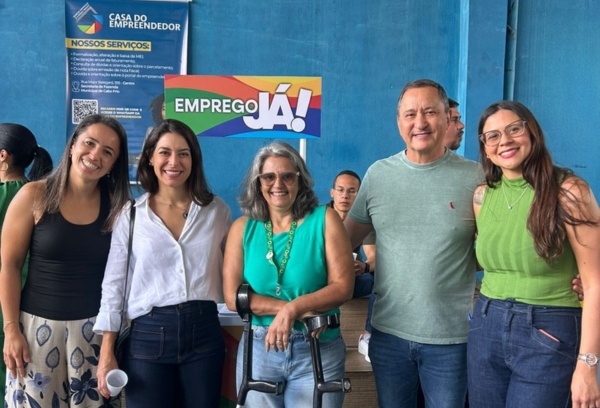TRT-RJ participa, em Cabo Frio, do lançamento do Projeto Emprego Já Inclusivo - CSJT2 1 Fotografia com a presença de 5 pessoas, 4 mulheres e 1 homem.