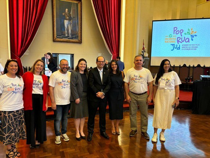 Fotografia com participantes do evento ''Ruas que Falam'' que foi aprovado no PopRuaJud do TRT-13 (PB)