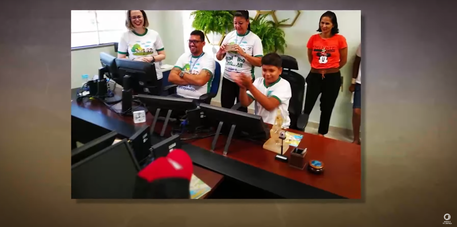 Cena com equipe do TRT-14 no documentário ''Justiça Humana''